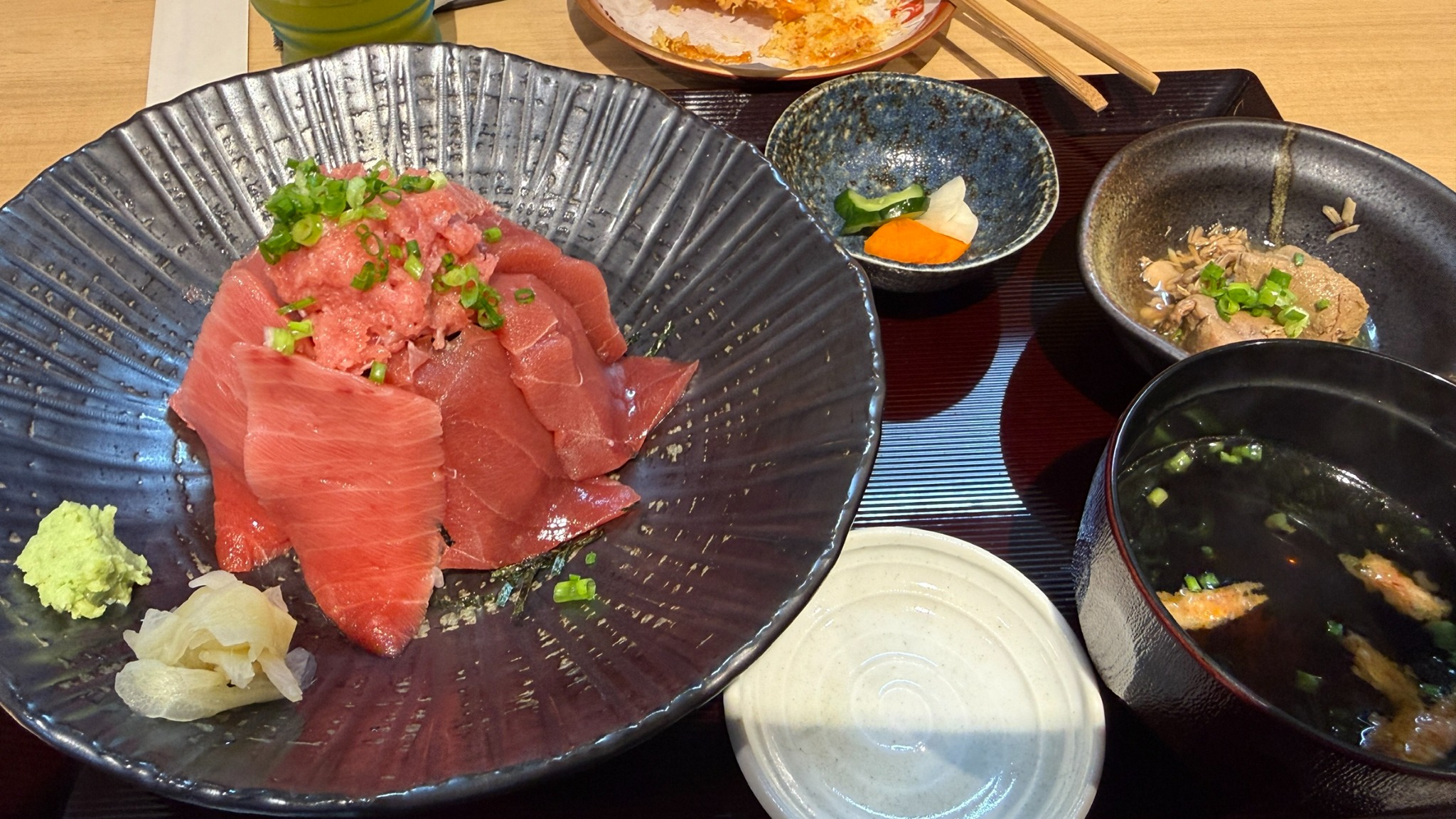 撮影前のランチでいただいた海鮮丼