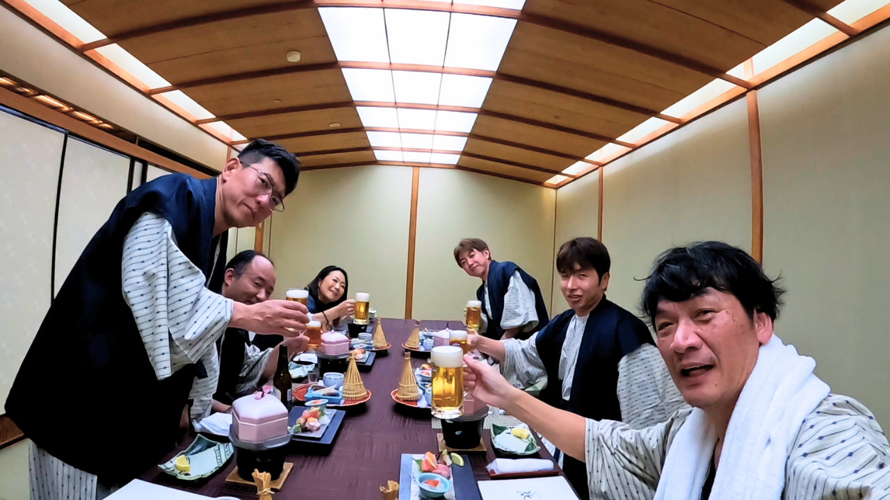 伊豆・熱川｜ジムニー＆軽トラで砂浜走行検証！稲取温泉の白銀荘とサウナで整う一泊二日、YouTube撮影の旅